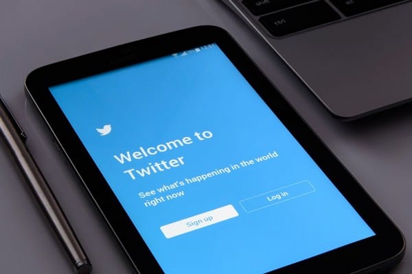 Deixe o perfil do Twitter pronto para a temporada de festas Deixe o perfil do Twitter pronto para a temporada de festas