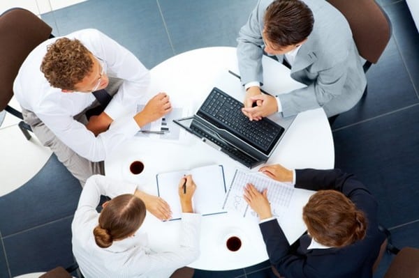 Designers e redatores Processo de criação de conteúdo. Fonte: Freepik