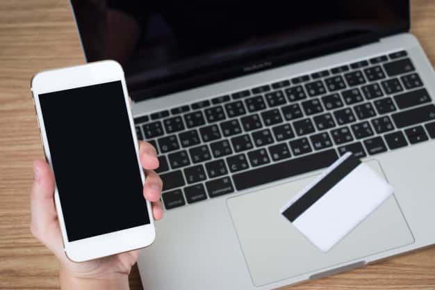 Possibilite diversas formas de pagamento para gerir melhor o seu e-commerce Possibilite diversas formas de pagamento para gerir melhor o seu e-commerce. Fonte: Freepik.