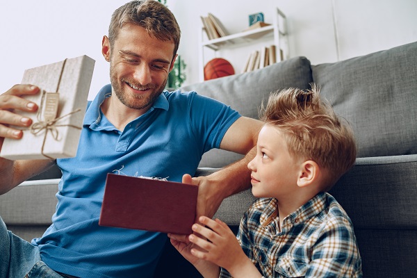 Veja 20 Maneiras Para se Comunicar com o Público 50+ Veja 20 Maneiras Para se Comunicar com o Público 50+. Fonte: Envato